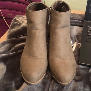 Sociology shoes size 9.5. Bottom will be cleaned